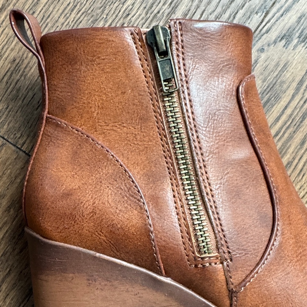 boc born Chestnut Brown Platform Ankle Boots 6 - Picture 5 of 9